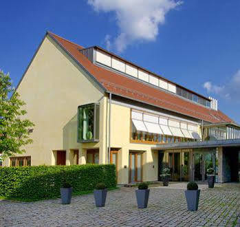 Hotel Oberschwaebischer Hof Schwendi Exterior foto